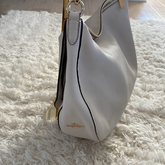 Coach Cream Leather Gold Turn Lock Bag. A1677-36762 - Picture 4 of 12